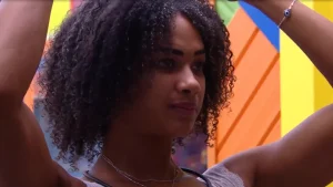 Aline surpreende com mudança de visual no BBB 25 após mais de um mês de confinamento