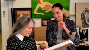 Regina Duarte e Carolina Ferraz se reencontram após briga
