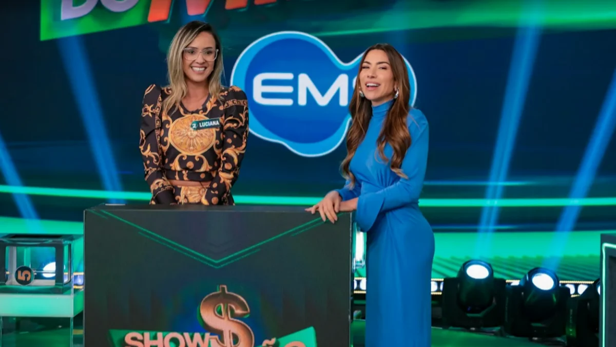 Patricia Abravanel comanda o Programa Silvio Santos