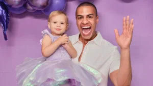 Thiago Oliveira se emociona ao comemorar os 2 anos da filha Ella na Bahia: “Mágico”
