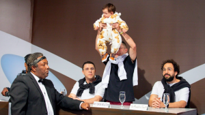 The Noite recebe colecionadora de bonecas reborn e autor premiado Thiago PHZ
