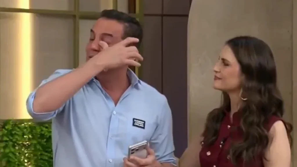 Leo Dias se emociona ao vivo na Band