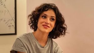 Um conto de fadas moderno: Maya Aniceto brilha em “Cinderela e o Segredo do Pobre Milionário”