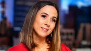 Tatá Werneck transita entre a serenidade e o desconforto ao dar vida à intrigante Brigitte em “Quem Ama Cuida”