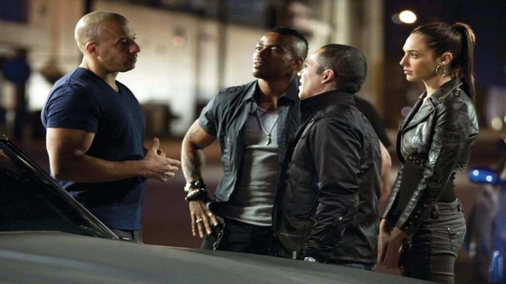 A imagem mostra personagens do filme 'Velozes e Furiosos 4'