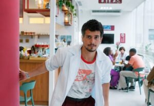 Rodrigo Lélis explora a comédia e faz de Toy, de “Por Você”, um personagem cativante